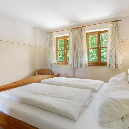 Schwarzbauernhof مزرعة للإقامة Eschlkam